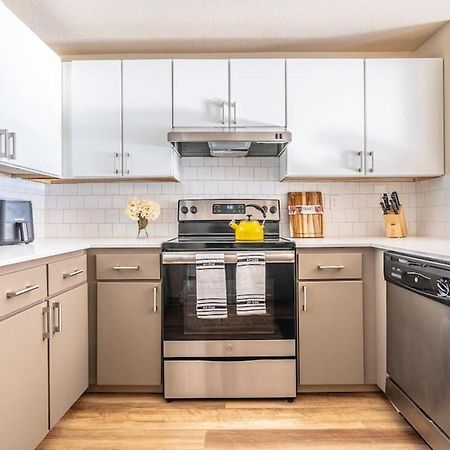 Modern And Spacious Apartment- Gym, Wifi, Free Parking Сіетл Екстер'єр фото