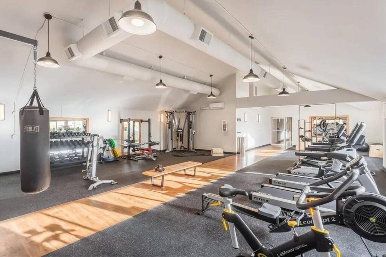 Modern And Spacious Apartment- Gym, Wifi, Free Parking Сіетл Екстер'єр фото