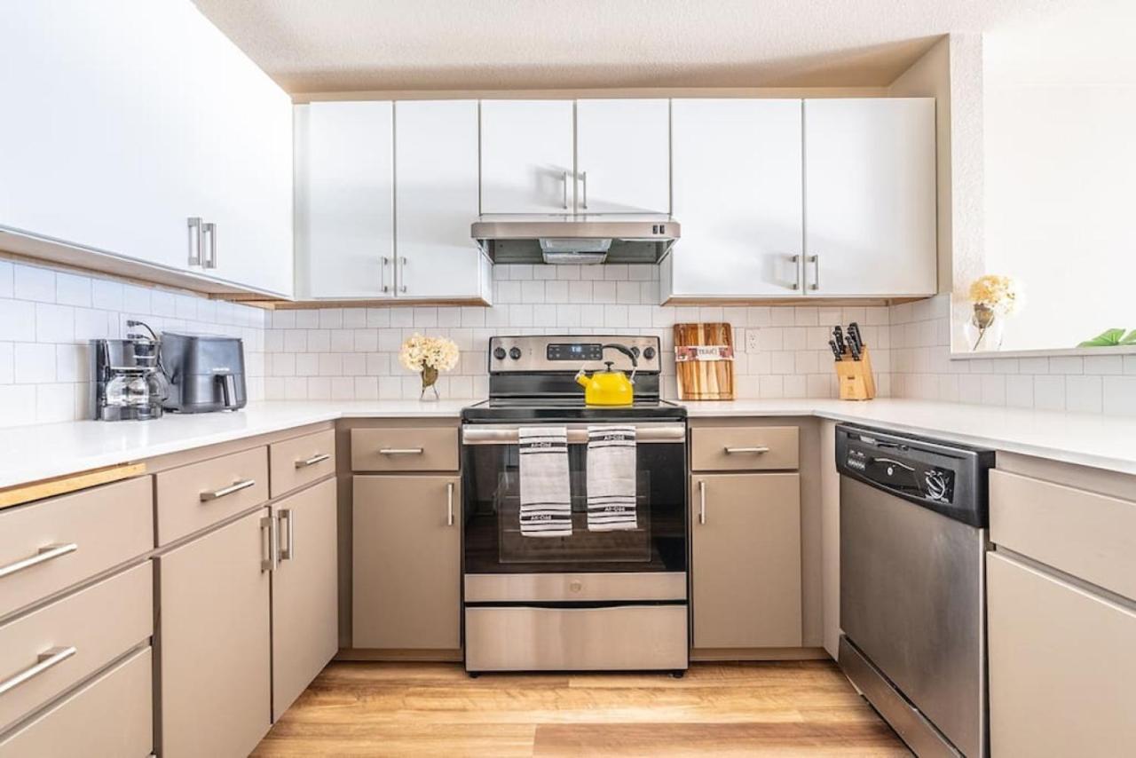 Modern And Spacious Apartment- Gym, Wifi, Free Parking Сіетл Екстер'єр фото